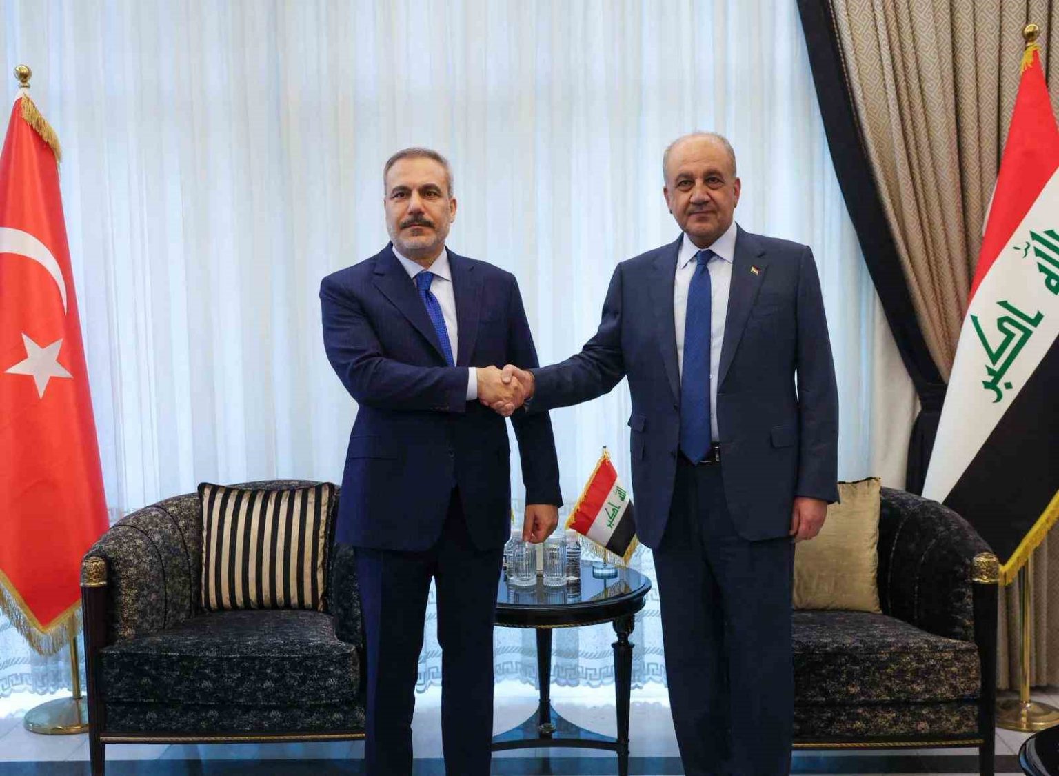 bakan-fidan-irak-savunma-bakani-abbasi-ile-gorustu