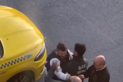 basaksehirde-taksiciye-meslektasinin-tokatli-saldirisi-kamerada