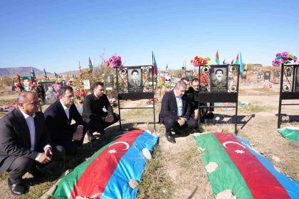 bbp-genel-baskani-destici-agdamda-sehitligi-ziyaret-etti