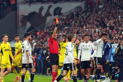 besiktas-bir-fenerbahce-macinda-yine-kirmizi-kart-gordu