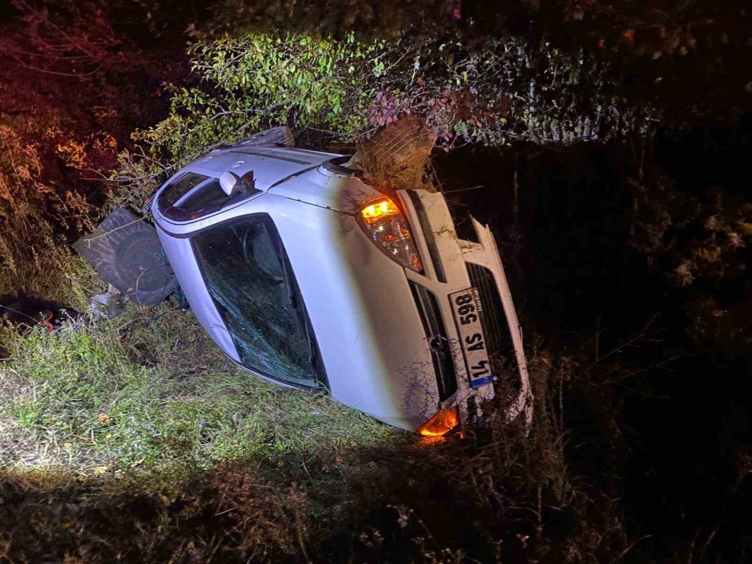 boluda-otomobil-takla-atti-yarali-surucu-ehliyetsiz-cikti