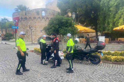 cesmede-motosiklet-denetimlerinde-suruculere-545-bin-lira-ceza