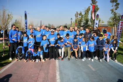 depremde-hayatini-kaybeden-ailelerin-cocuklarina-destek-kossu