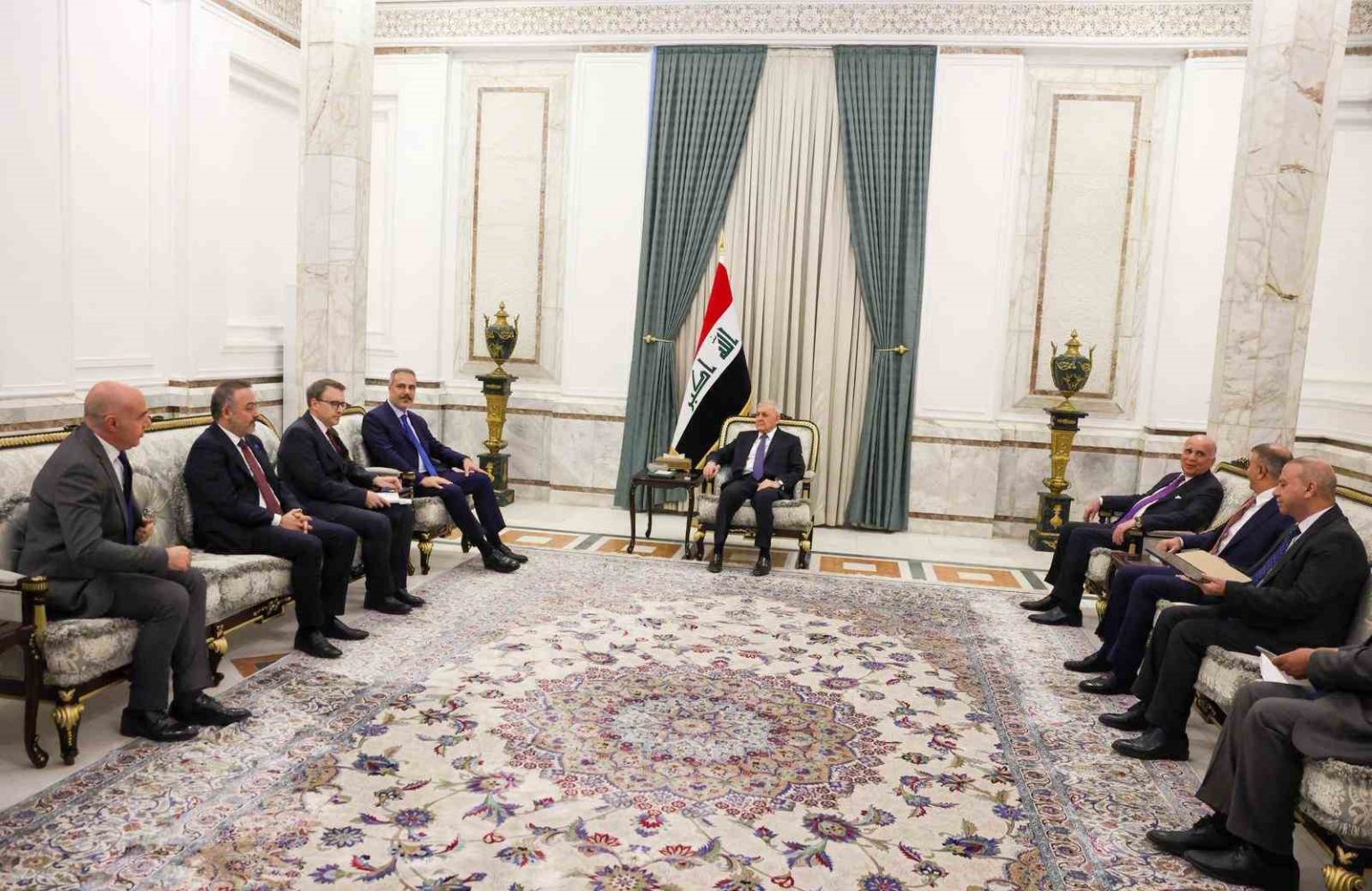 disisleri-bakani-fidan-irak-cumhurbaskani-resid-ile-bir-araya-geldi