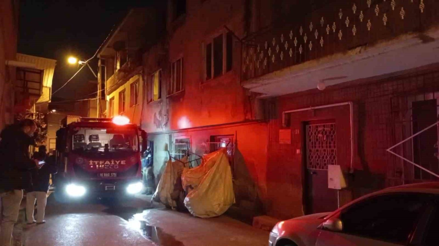 evini-yakarak-intihar-etmeye-kalkisti