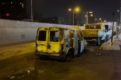 kucukcekmecede-hafif-ticari-arac-alev-alev-yandi