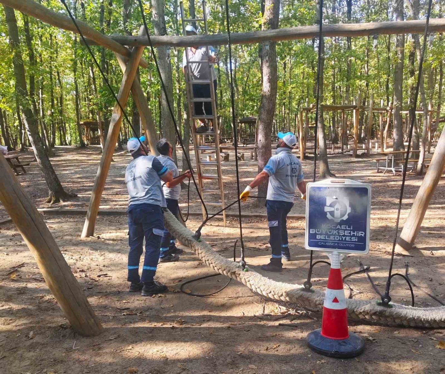 ormanyadaki-cocuk-oyun-alanlarina-periyodik-bakim