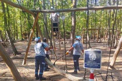 ormanyadaki-cocuk-oyun-alanlarina-periyodik-bakim