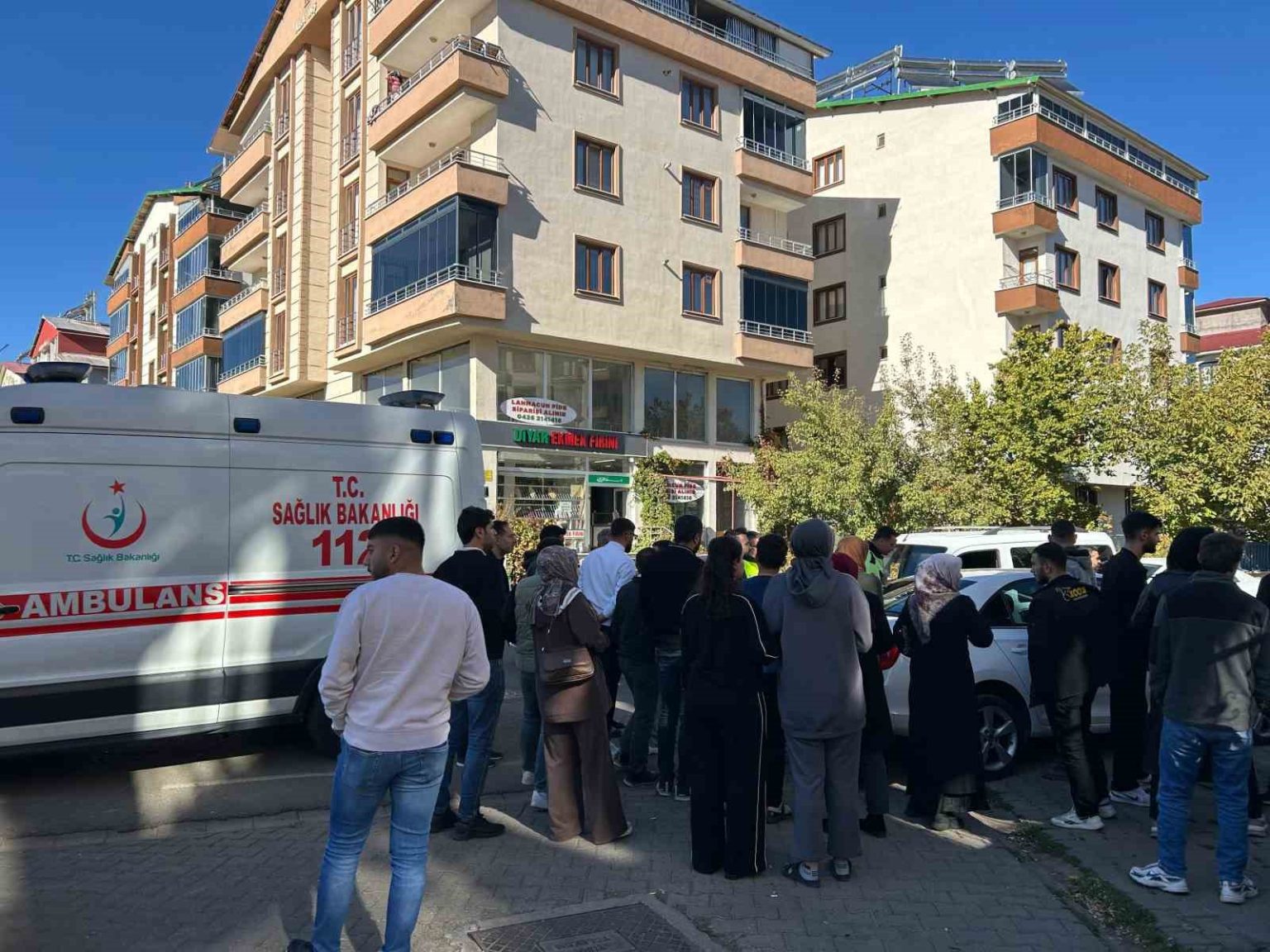 otomobilin-carptigi-2-ogrenci-yaralandi