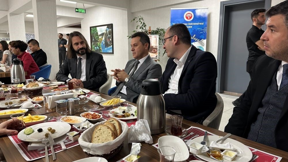 rektor-topal-universitemiz-hosgoru-dostluk-ve-bilimin-evrenselligini-merkeze-alan-bir-yapiya-sahiptir