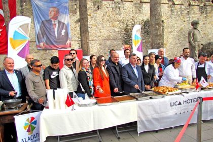 sadik-dogruer-kultur-yolu-festivalinin-en-dolu-noktasi-cesme-oldu