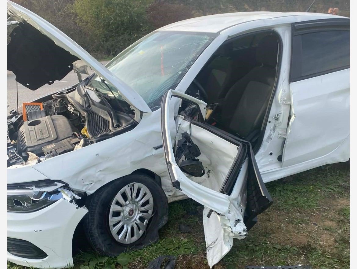 sakaryada-iki-otomobil-carpisti-1i-agir-5-yarali