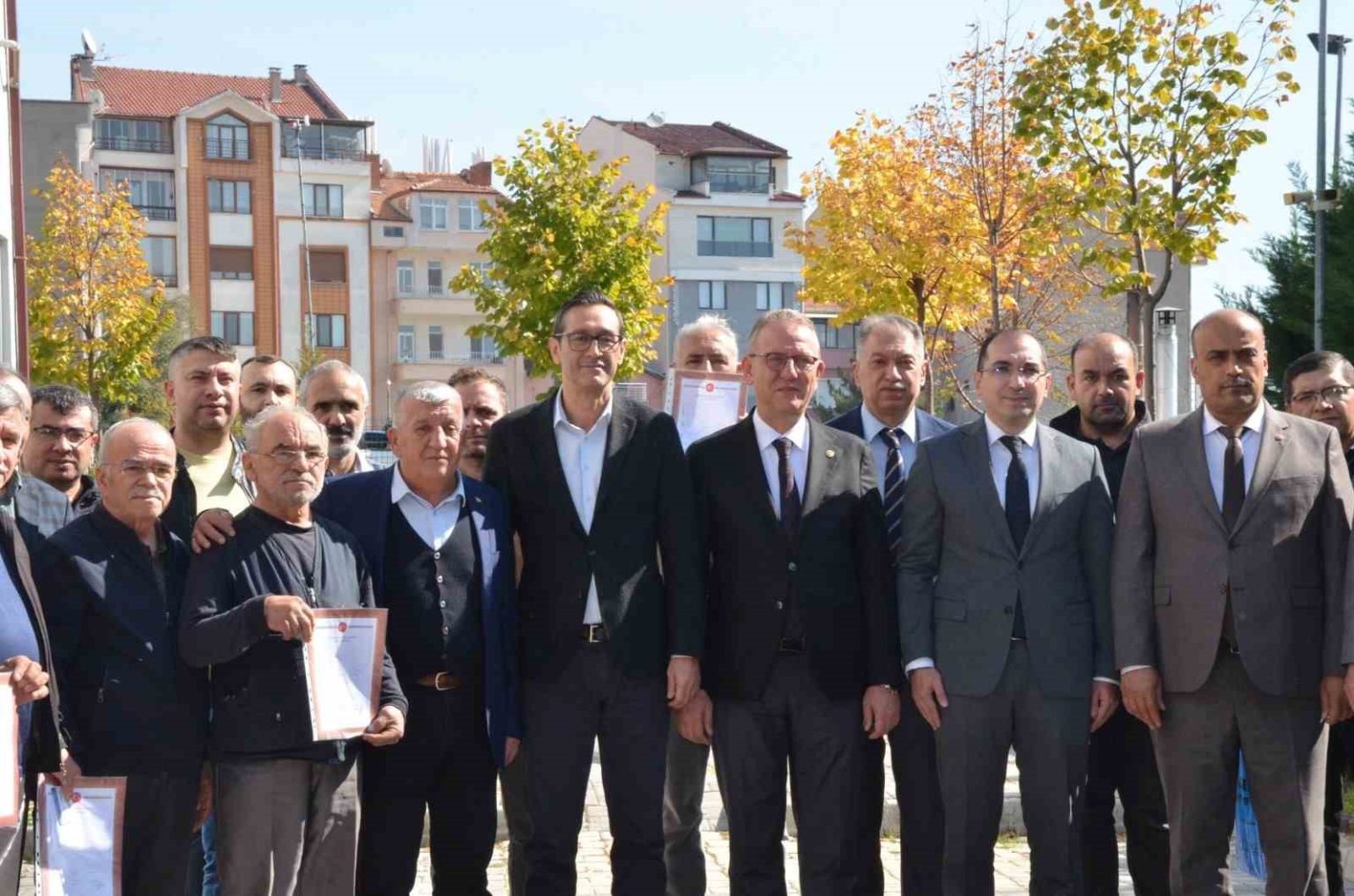 tavsanli-kucuk-sanayi-sitesinde-tapu-sevinci