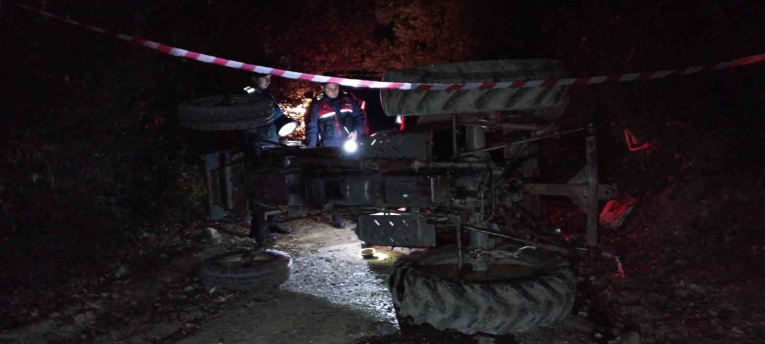 tokatta-devrilen-traktorun-surucusu-hayatini-kaybetti