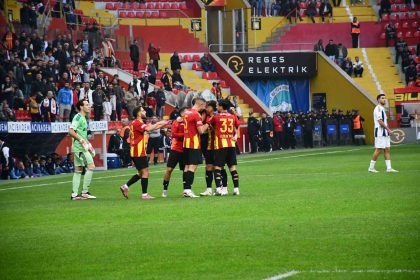 trendyol-super-lig-kayserispor-1-kasimpasa-1-mac-devam-ediyor