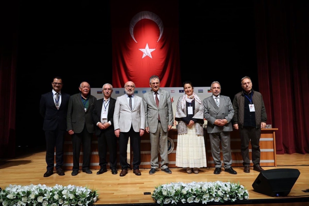 turk-dunyasi-yazar-ve-sairlerine-kayserinin-degerleri-anlatildi