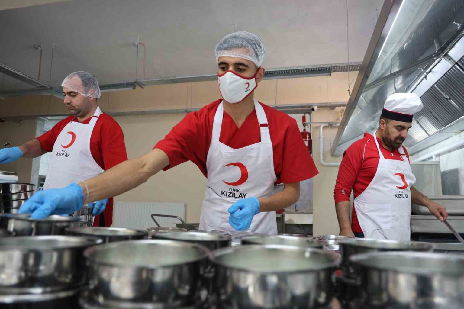 turk-kizilay-elazig-subesinden-200-ihtiyac-sahibine-sicak-yemek