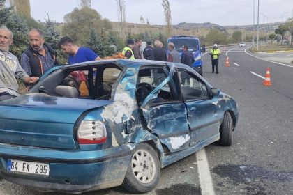 usakta-otomobil-ile-tir-carpisti-1-yarali