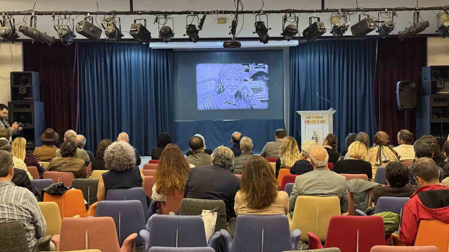 5-tomris-uyar-oyku-gunleri-edebiyatseverlerle-bulustu