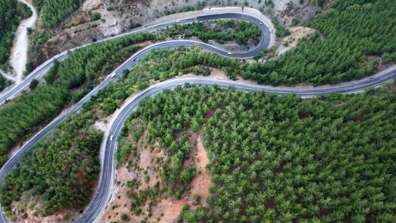 adanada-dokuzdolambac-virajlari-manzarasiyla-mest-etti