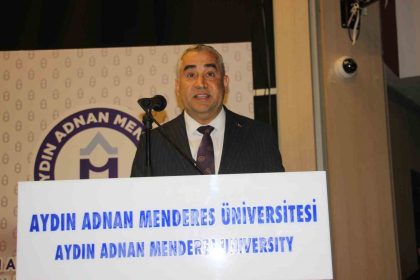 adu-rektoru-kent-2000-yili-oncesinde-insa-edilen-yapilarda-oturanlari-uyardi