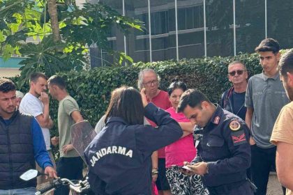 alanyada-bosanma-asamasindaki-esini-sokakta-yaraladi