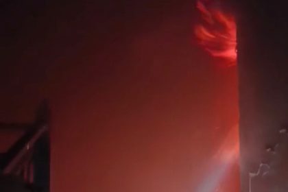 antakyada-binanin-catisi-alevlere-teslim-oldu