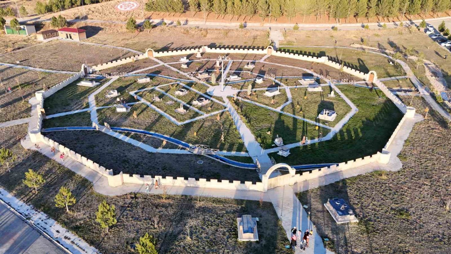 asirlik-eserlerin-minyaturleri-yapildi-sivastaki-tarihi-binalar-bir-araya-toplandi