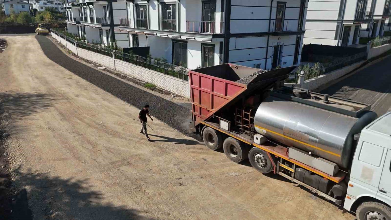 atakent-mahallesindeki-4-sokak-asfaltlandi