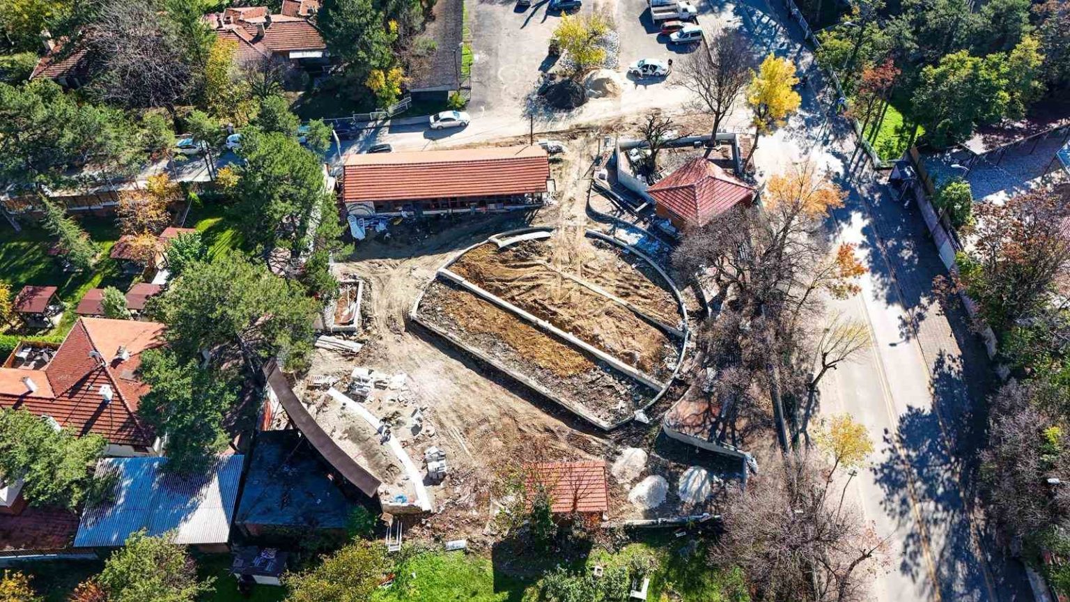 baskan-cetinkaya-yenisehir-acik-hava-sinemasindaki-calismalari-inceledi