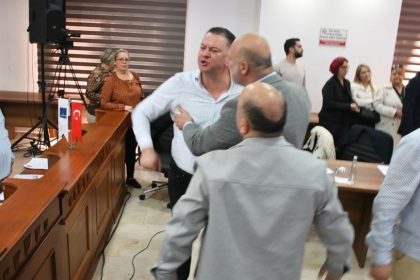 baskan-gunel-tartismayi-sakinlikle-karsiladi