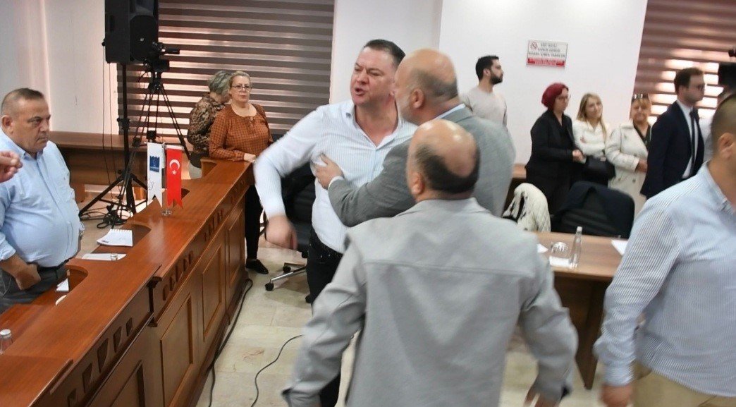 baskan-gunel-tartismayi-sakinlikle-karsiladi