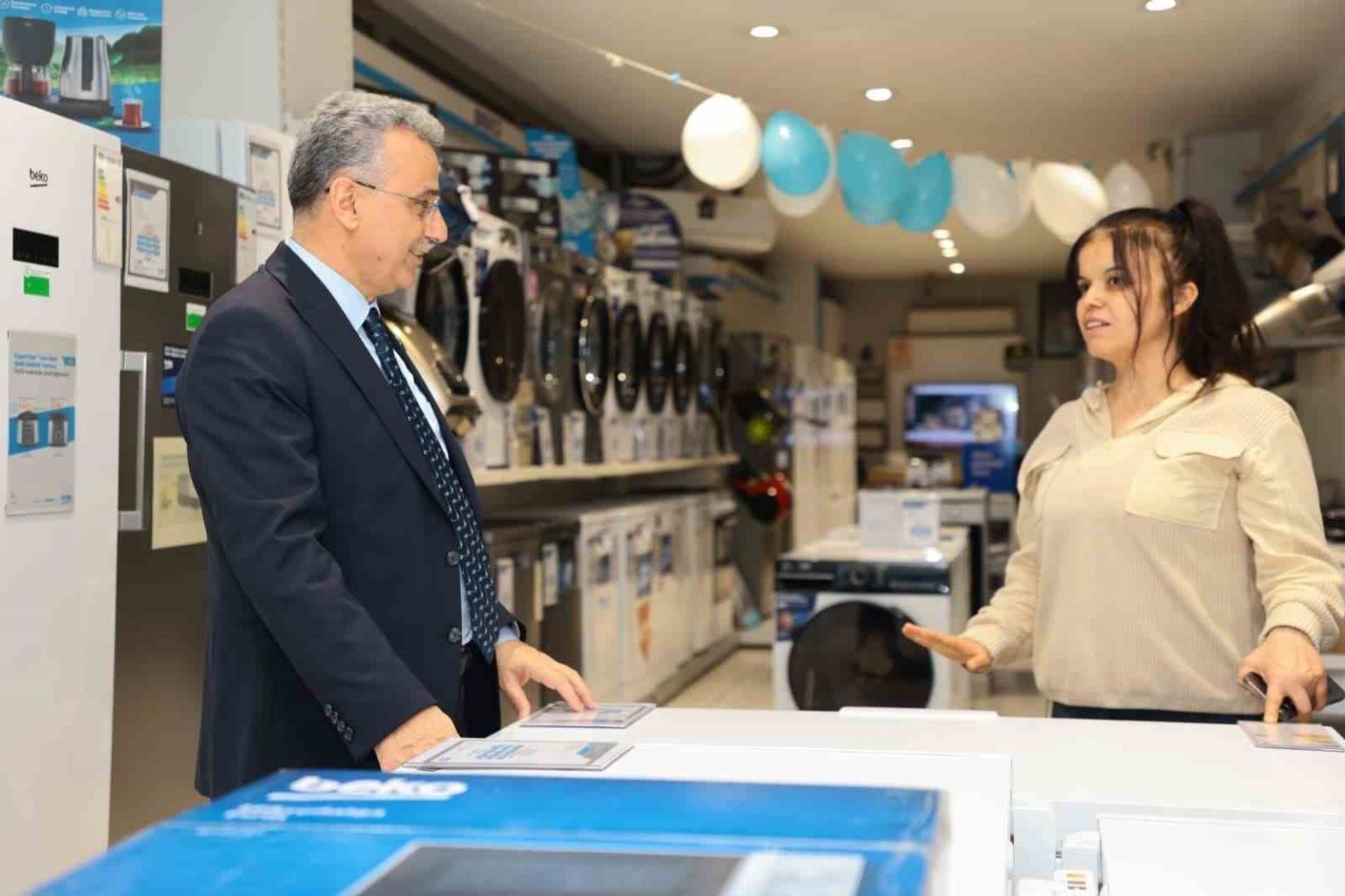 baskan-kurnaz-esnafimizin-kapisini-caliyor-gonullere-dokunuyoruz