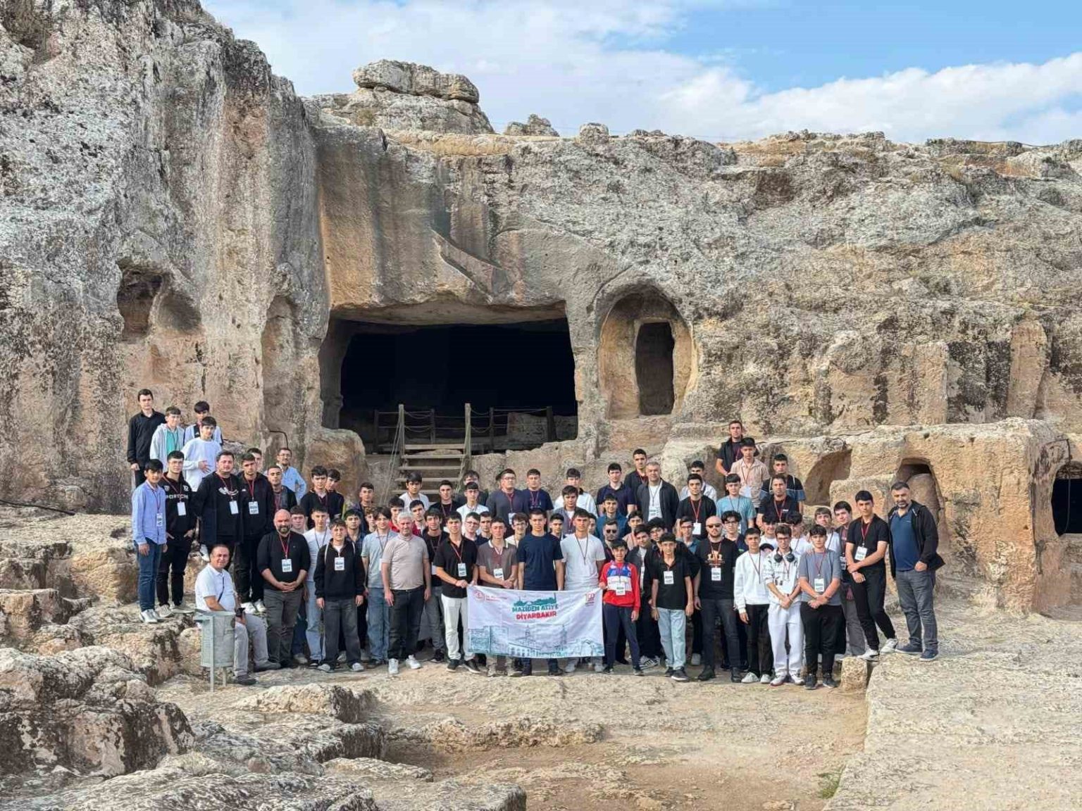 bayburtlu-ogrenciler-maziden-atiye-programiyla-diyarbakiri-gezdi