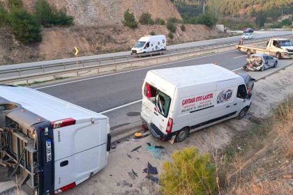 bilecikte-4-aracin-karistigi-zincirleme-kazada-3-kisi-yaralandi