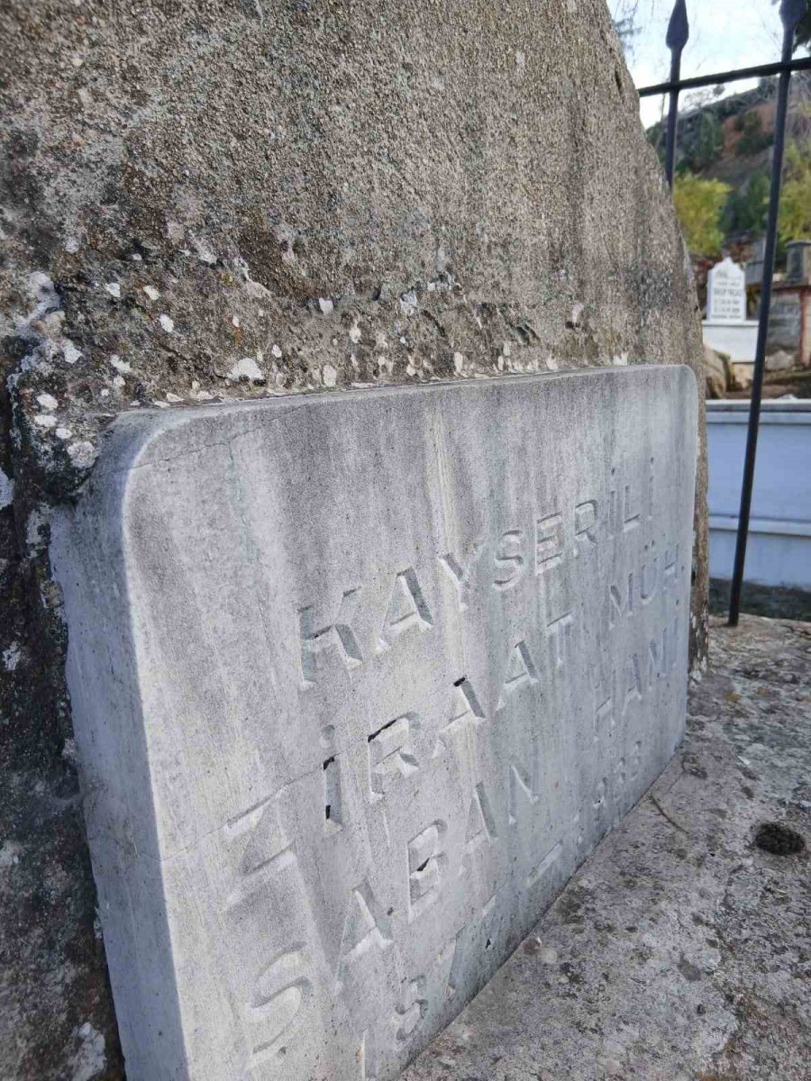 bilecikte-tarihi-kesif-unlu-sairin-babasinin-mezari-ortaya-cikti