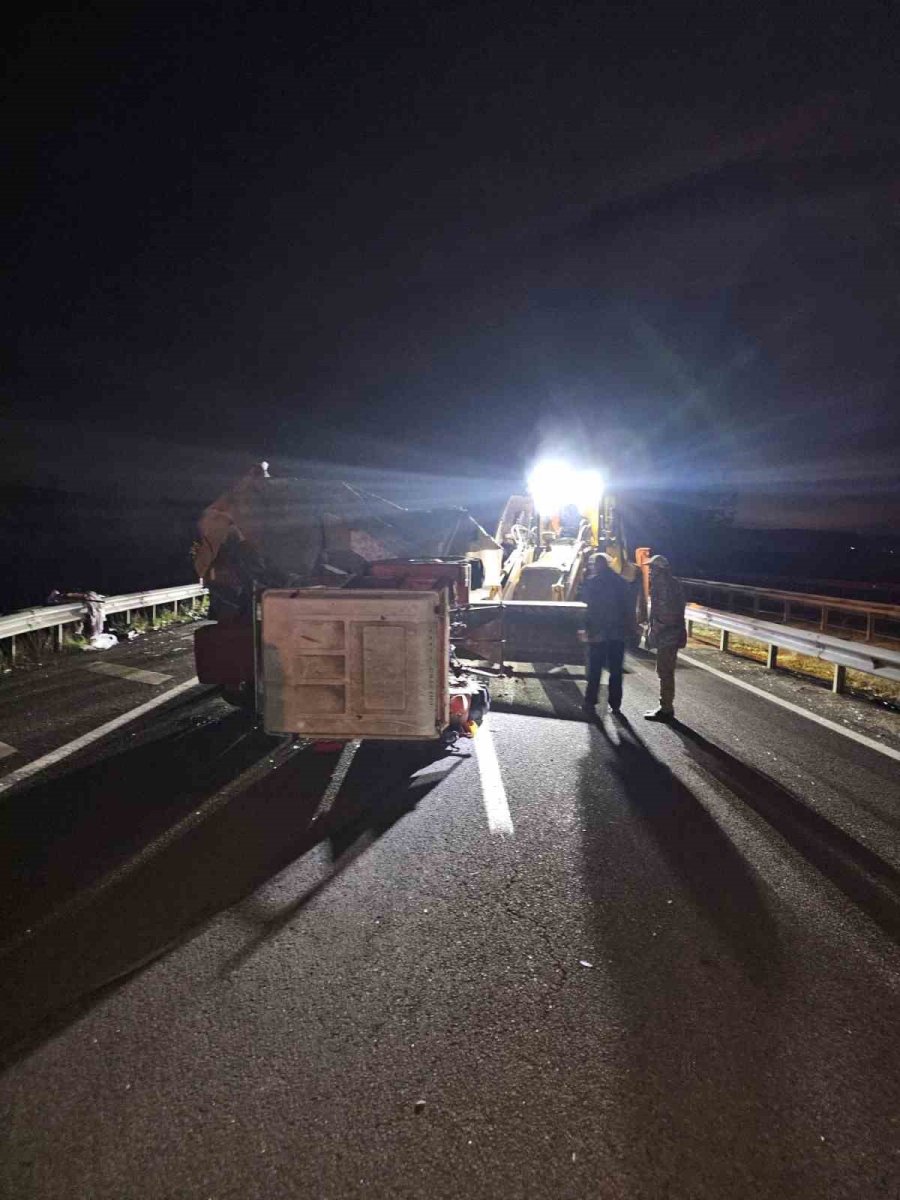 boluda-traktorle-hafif-ticari-arac-carpisti-5-yarali