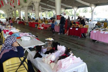 bu-carsida-sadece-kadinlarin-el-emekleri-satiliyor