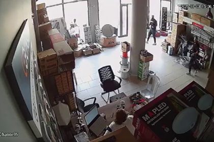 bursada-hissedilen-deprem-ani-kameraya-yansidi