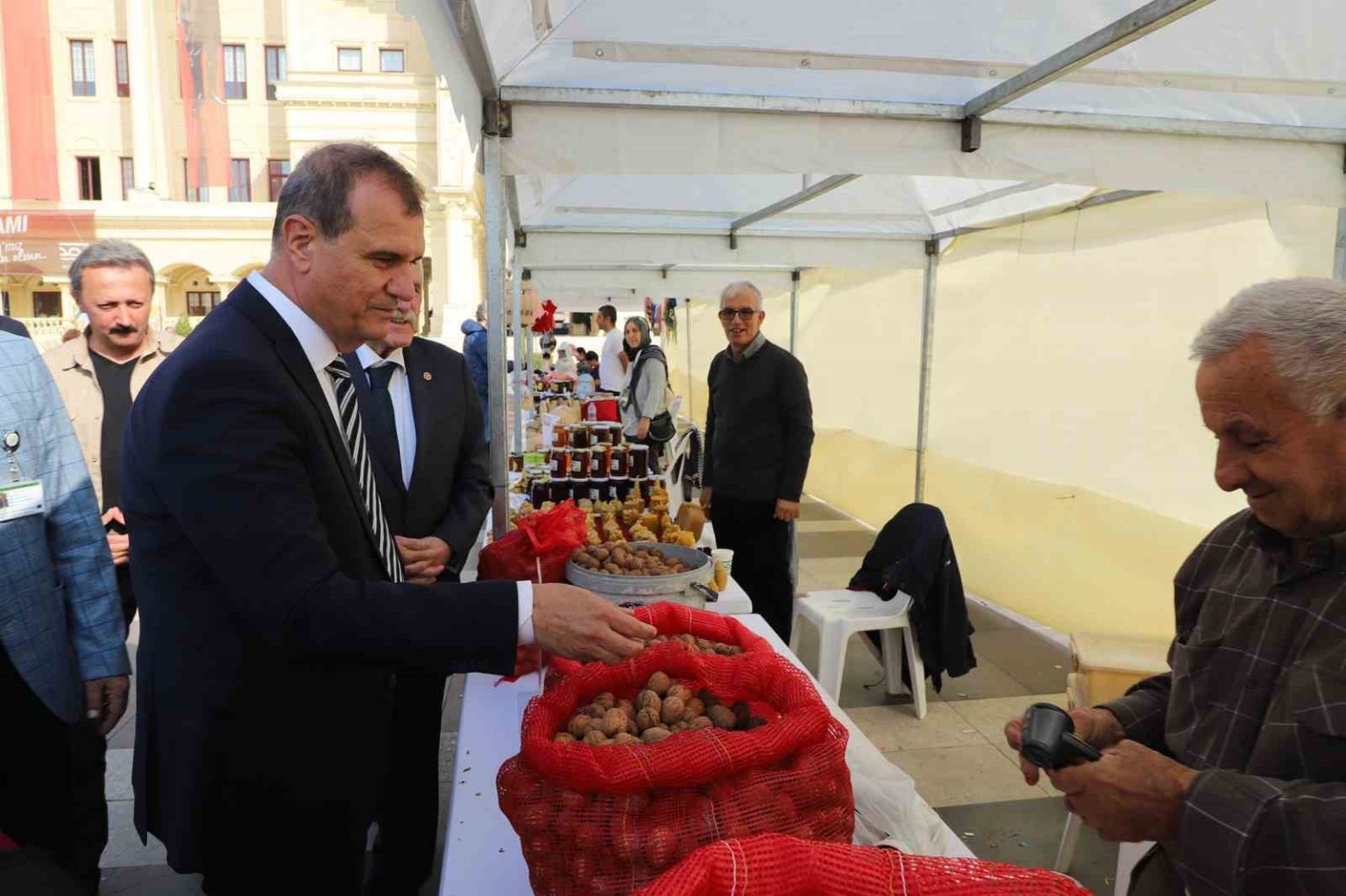 buyukcekmecede-ureticiden-tuketiciye-kisa-merhaba-pazari-acildi