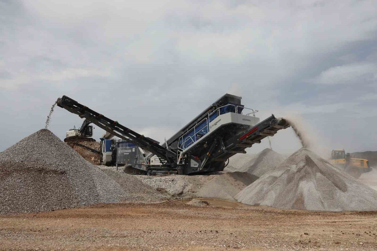 buyuksehir-749-futbol-sahasi-buyuklugundeki-hafriyati-bertaraf-etti