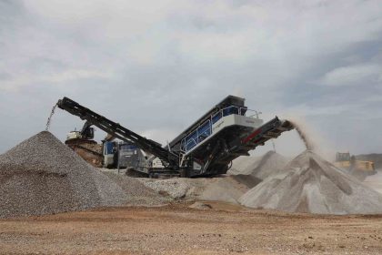 buyuksehir-749-futbol-sahasi-buyuklugundeki-hafriyati-bertaraf-etti