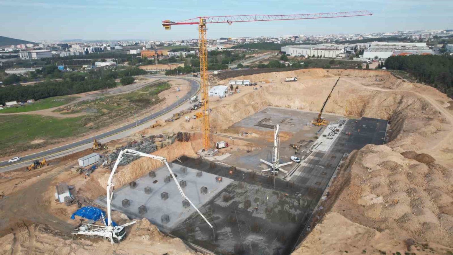 cayirova-devlet-hastanesinin-temel-betonu-dokuluyor