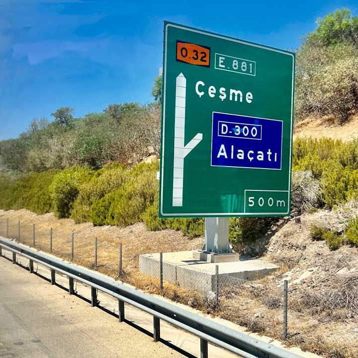 cesmede-motosiklet-kazasi-1-olu-2-yarali