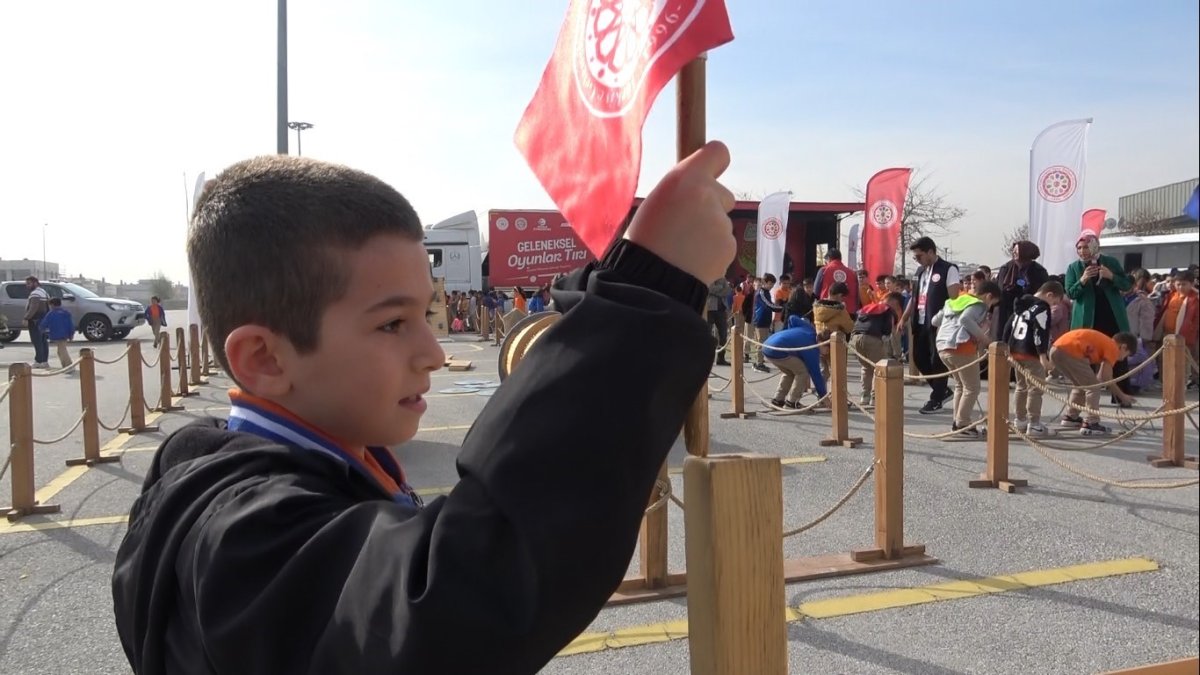 cocuklar-pili-bitmeyen-oyunlarla-eglendi