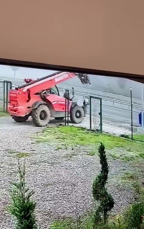 degeri-5-milyonun-uzerindeki-is-makinesini-saniyeler-icinde-caldi