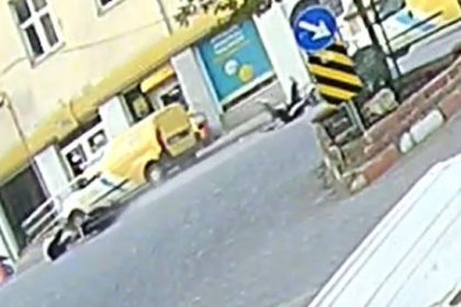 denizlide-akil-almaz-kaza-sinyali-koluyla-verince-motosikletliyi-yere-dusurdu