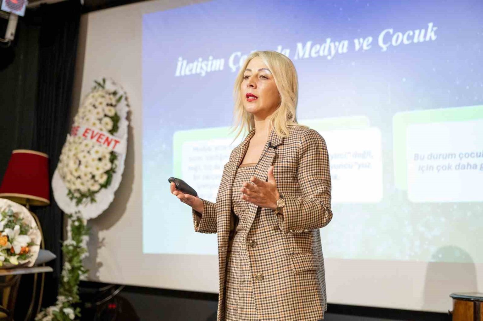 dijital-dunyayi-cocuklar-anliyor-yetiskinler-yaniliyor