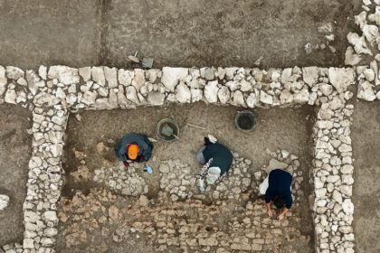 diyarbakirda-5-bin-yil-once-depremin-yiktigi-yapinin-enkazi-ortaya-cikartildi