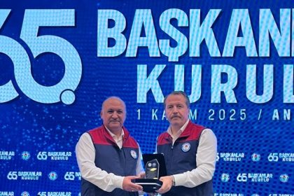 egitim-bir-sen-antalya-subesine-plaket